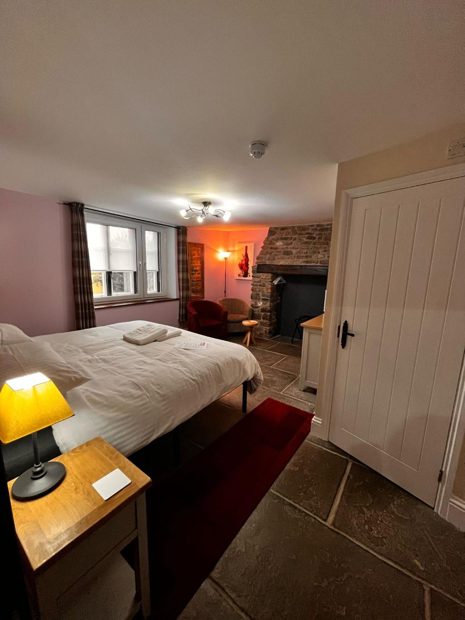 Old Manor House Bed & Breakfast Axbridge Bagian luar foto