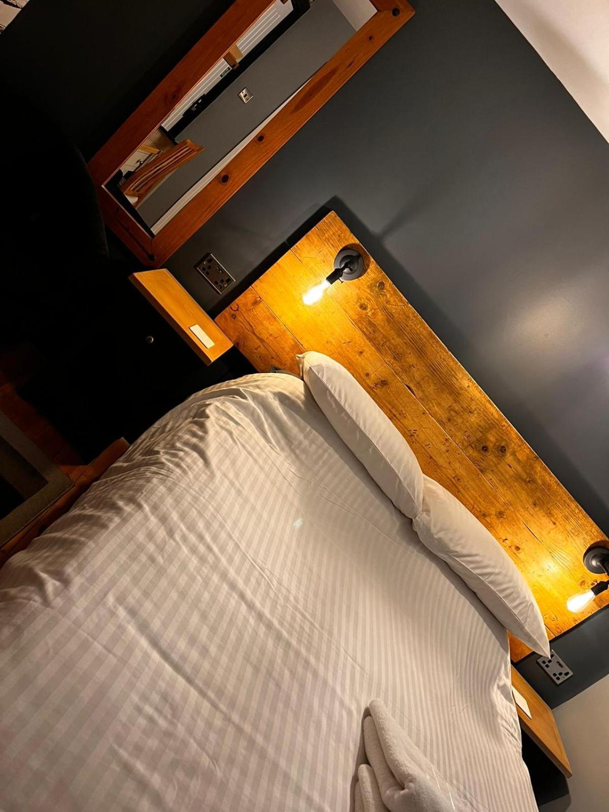 Old Manor House Bed & Breakfast Axbridge Bagian luar foto