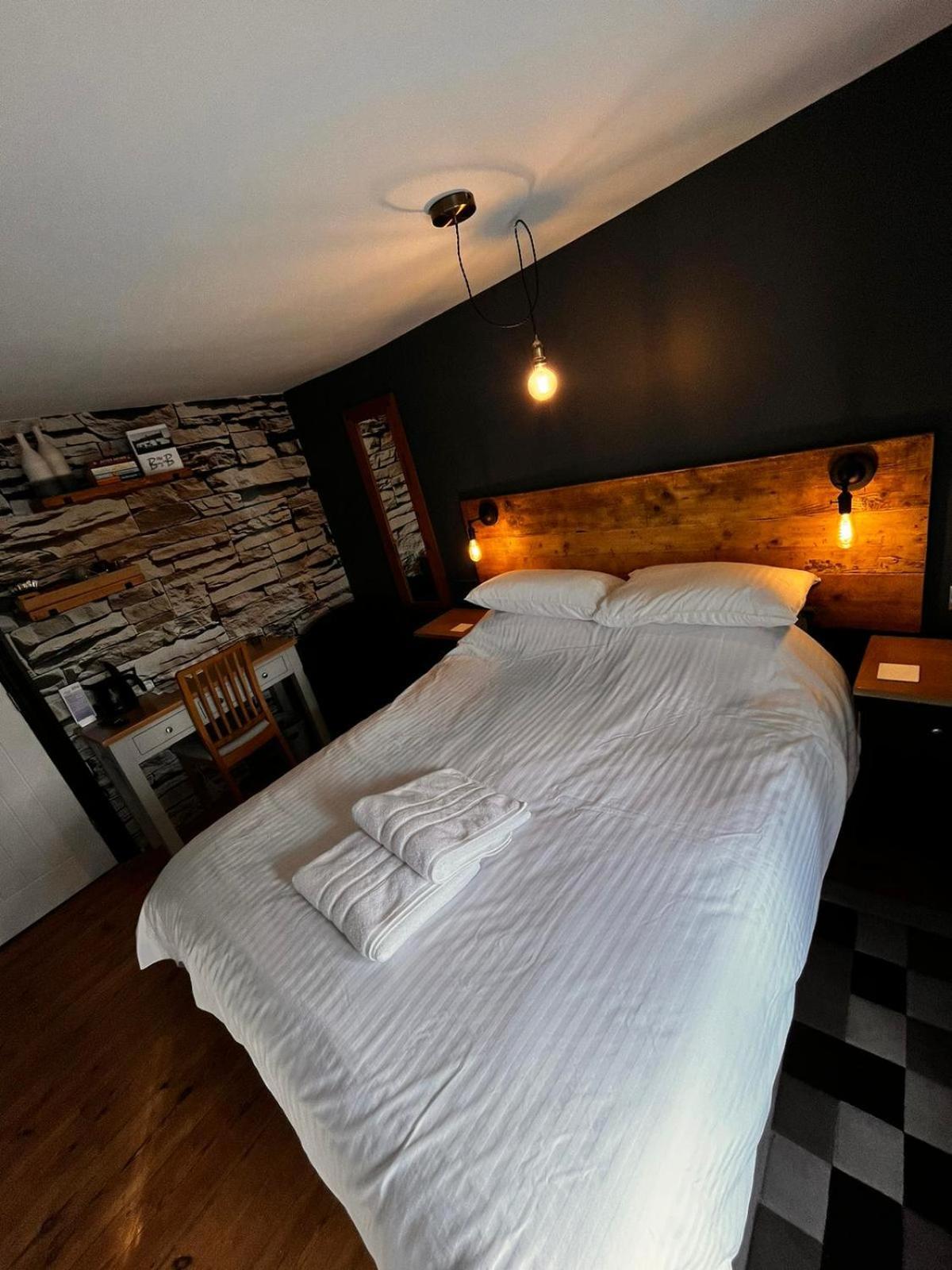 Old Manor House Bed & Breakfast Axbridge Bagian luar foto